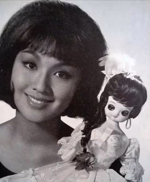 她曾是亞洲影后,晚年落魄到拖欠房租三年,死後發臭才被人發現