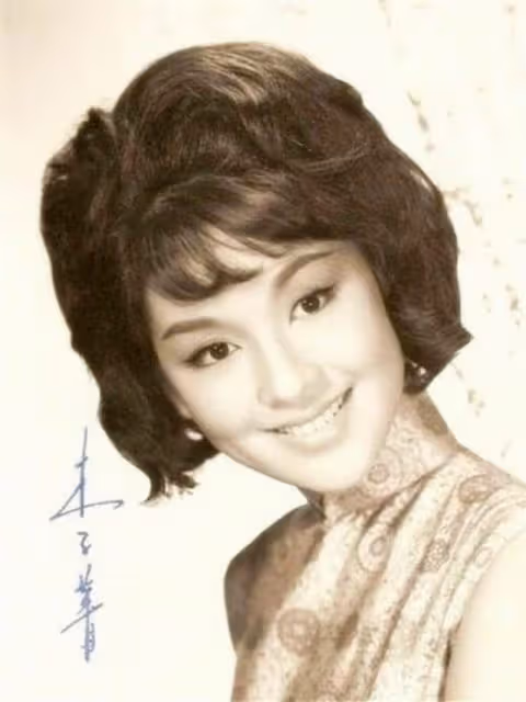她曾是亞洲影后,晚年落魄到拖欠房租三年,死後發臭才被人發現