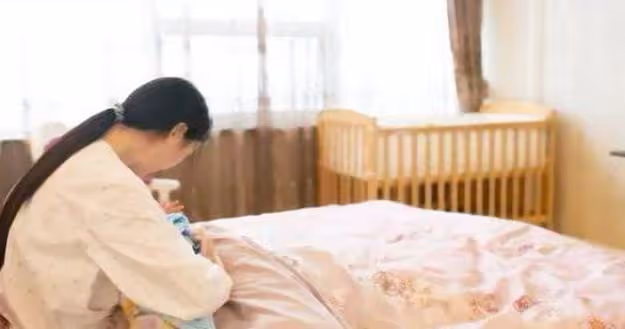 月子裡，我給孩子喂奶，公公總是毫無避諱的走進我的房間