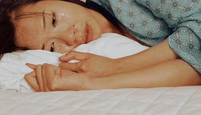月子裡，我給孩子喂奶，公公總是毫無避諱的走進我的房間