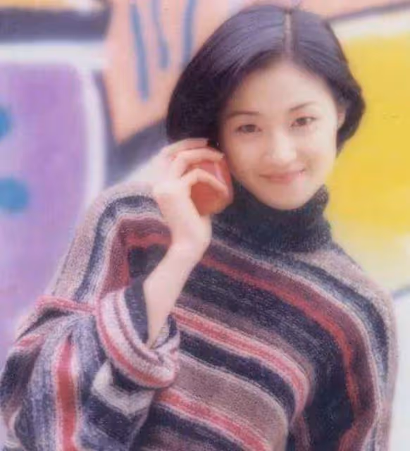 被甄子丹承諾婚姻,閃婚暗戀她9年的陳十三,51歲的萬綺雯依然美