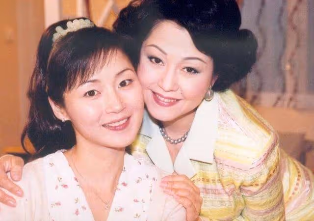 被甄子丹承諾婚姻,閃婚暗戀她9年的陳十三,51歲的萬綺雯依然美