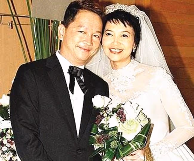 老戲骨80大壽眾星雲集，廖啟智61歲妻子笑容燦爛，已走出喪夫之痛
