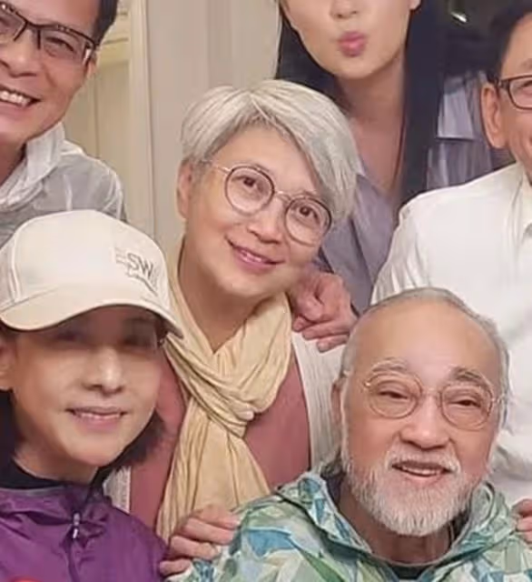 老戲骨80大壽眾星雲集，廖啟智61歲妻子笑容燦爛，已走出喪夫之痛