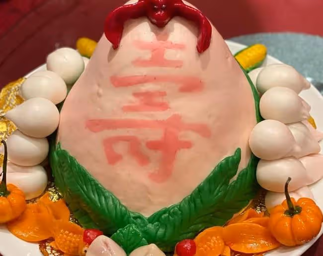 林建岳老母97歲大壽,與前兒媳謝玲玲合影感情好,拒絕兒子再娶