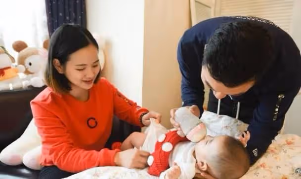 我遠嫁外地，親媽和繼母各陪嫁我十萬，我卻退給親媽十萬