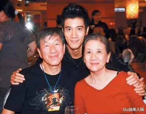 李靚蕾首發聲稱自己被離婚,控訴王力宏10宗罪,直指其「媽寶男」