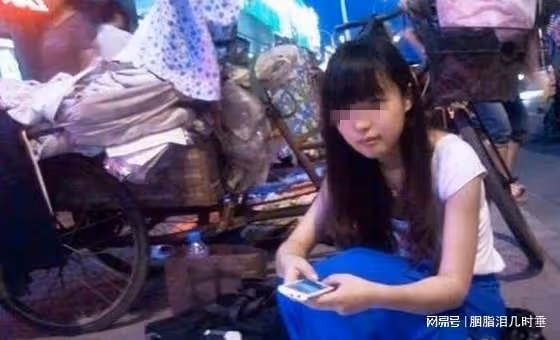 疫情失業擺攤月入2萬，婆婆來借50萬，我拿出轉帳記錄她坐地上哭