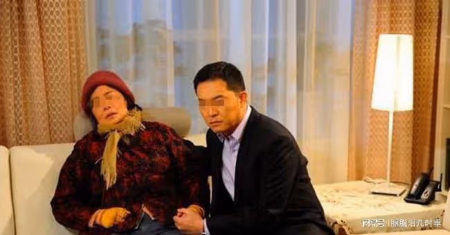 疫情失業擺攤月入2萬,婆婆來借50萬,我拿出轉帳記錄她坐地上哭