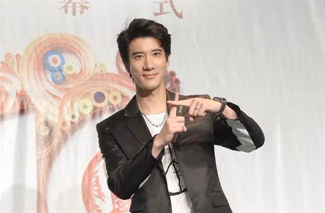 王力宏昔日採訪處處打臉!自曝不花心,做爸爸好累,魯豫表情亮了