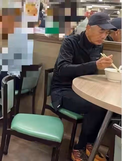 68歲趙雅芝再扮馮程程,穿粉色洋裝秀小蠻腰,時隔41年容顏未改