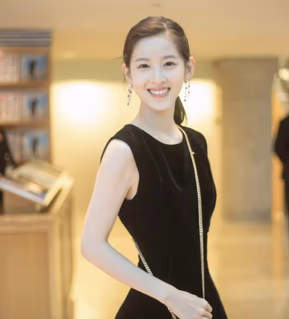 眾星支持李靚蕾!41歲女星直言要向其學習,央視主持人暗諷王力宏