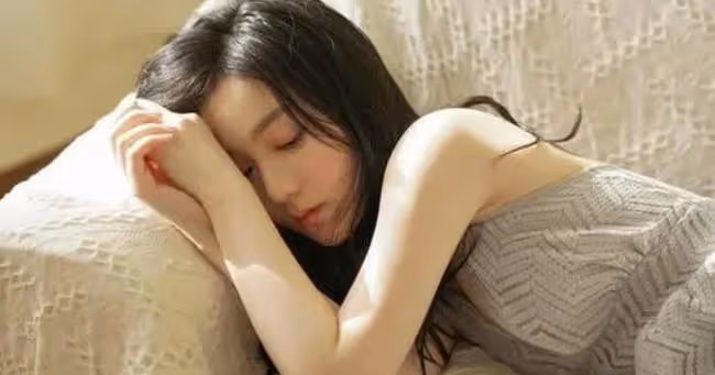 洗澡過後，我被學生「家長」調戲，主動獻吻後，他更熱烈了