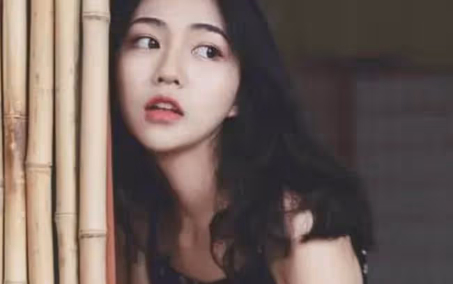 我老公和小姨子睡了，安監控後，我親眼看到她們在我的床上做那事