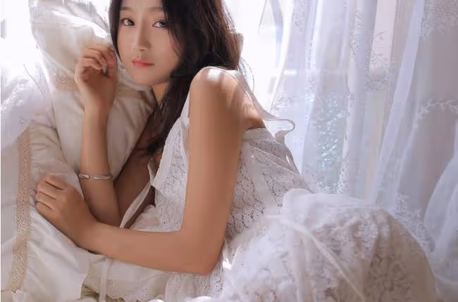 我老公和小姨子睡了,安監控後,我親眼看到她們在我的床上做那事