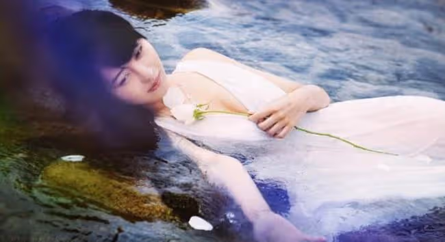 男友和小三太瘋狂,趁我洗澡時,他們在我家裡搞曖昧