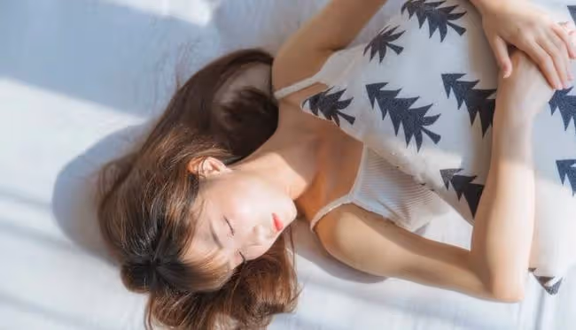 酒宴上,我看見老公領女同事去了廁所,裡面陣陣嬌喘聲令我崩潰