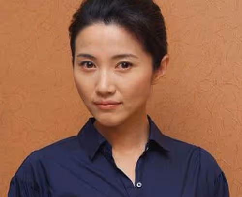 為照顧母親隱退8年,復出後一舉拿下八個影后,47歲至今未婚