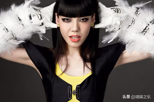資本棄兒吳莫愁,在線求工作的甦醒:過氣藝人如今只剩尷尬和心酸