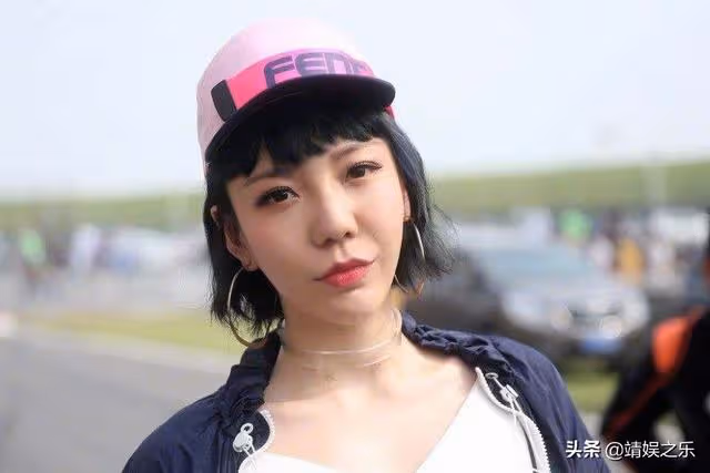 資本棄兒吳莫愁,在線求工作的甦醒:過氣藝人如今只剩尷尬和心酸