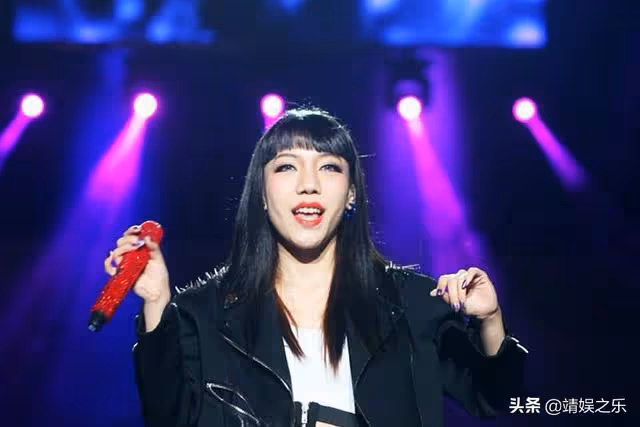 資本棄兒吳莫愁，在線求工作的甦醒：過氣藝人如今只剩尷尬和心酸