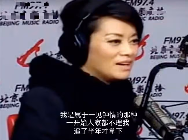 毛阿敏富豪老公猝死!最後露面街邊飲酒精神好,兩個孩子還未成年