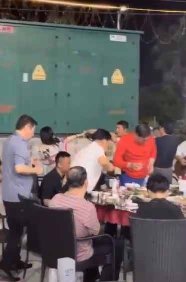 毛阿敏老公猝死細節曝光!生前壓力大愛抽菸,陳凱歌夫婦幫忙治喪