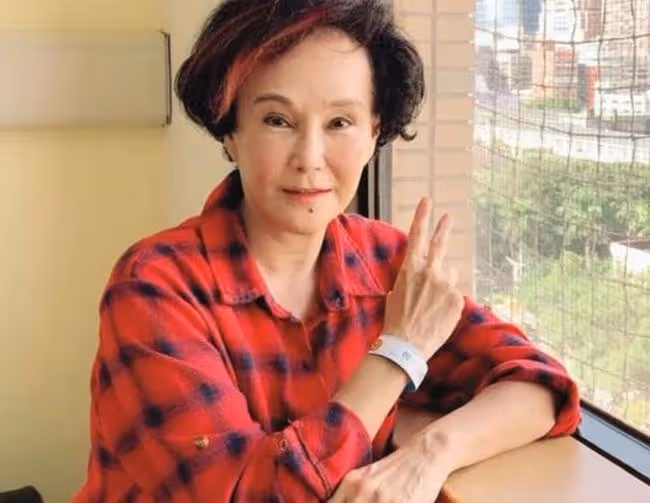 恭喜！74歲胡錦碩士畢業，曾經2度患癌，被醫生預言僅剩3年生命