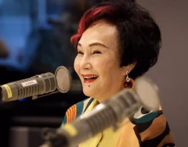恭喜！74歲胡錦碩士畢業，曾經2度患癌，被醫生預言僅剩3年生命