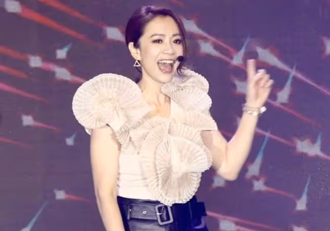 42歲女星聲援李靚蕾!兩人經歷太相似,曾被前夫背叛獨自撫養3娃