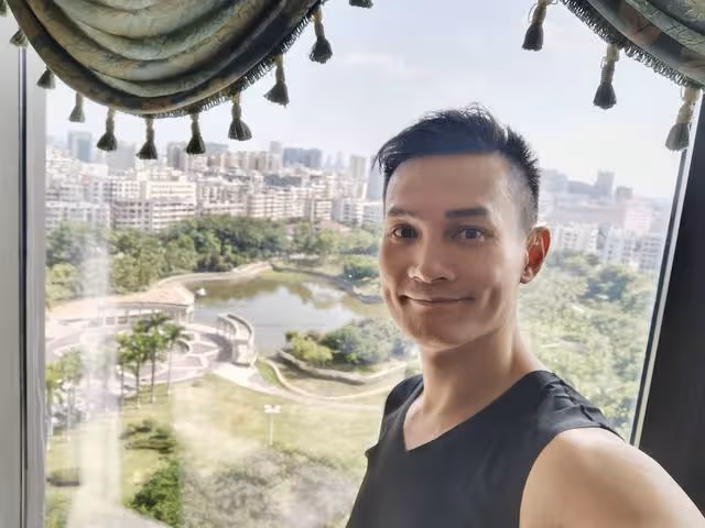 TVB著名綠葉放棄外國國籍,做網紅直播帶貨,獲多位愛國藝人支持
