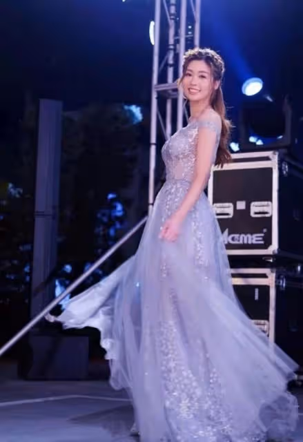 滿載而歸!TVB小花攜母親豪買鑽石金器,早前在台慶抽中38萬大獎