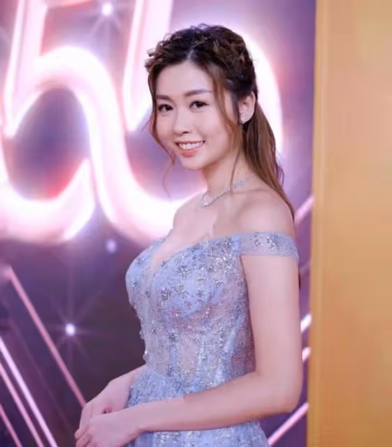 滿載而歸!TVB小花攜母親豪買鑽石金器,早前在台慶抽中38萬大獎