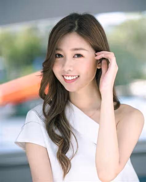 滿載而歸！TVB小花攜母親豪買鑽石金器，早前在台慶抽中38萬大獎