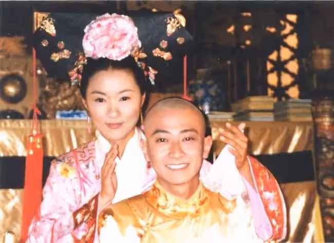 孫耀威帶一家老小回內地老家,品嘗功夫茶說家鄉話,玩得十分盡興