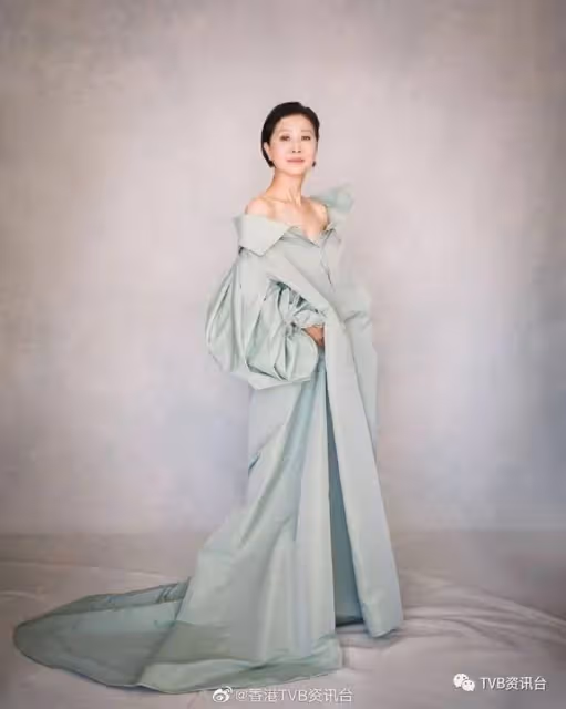 最美港姐曬母女寫真為媽媽慶生!網民大讚似足兩姊妹