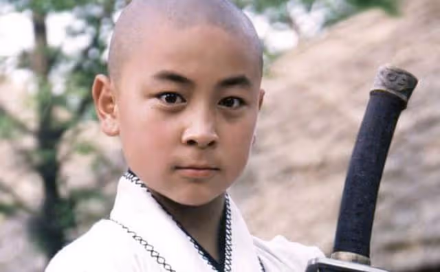 釋小龍背景有多硬?5歲成名7歲為成龍頒獎,和洪金寶稱兄道弟