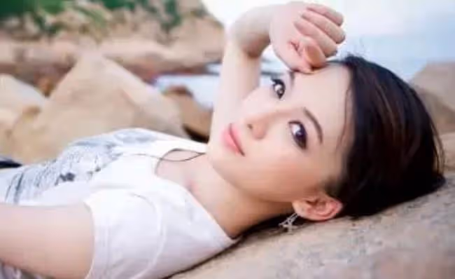 我被老公綠了,視頻里,老公摟著別的女人親吻