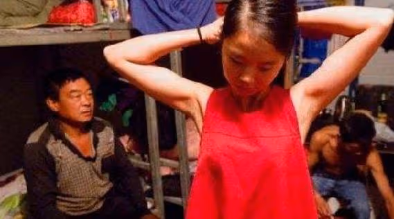 離婚後，老公娶了隔壁的寡婦，而我因要報復為600塊錢被男人睡了