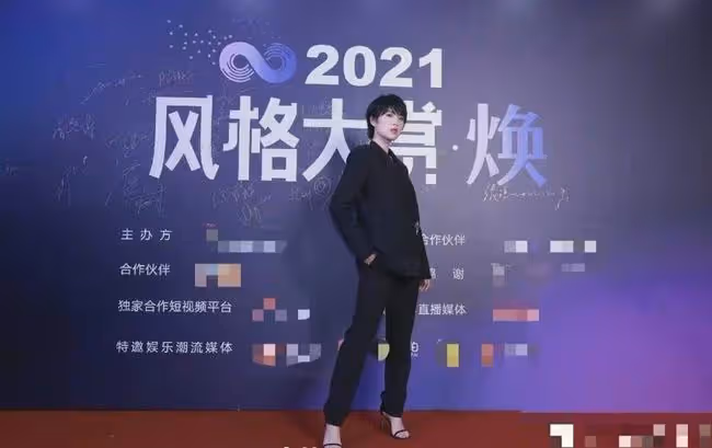時尚紅毯眾星閃耀！陳數驚艷，陳都靈大秀美背，蔣勤勤個性十足