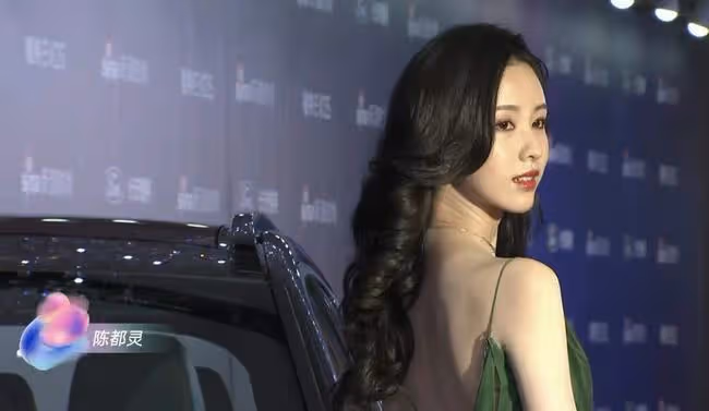時尚紅毯眾星閃耀！陳數驚艷，陳都靈大秀美背，蔣勤勤個性十足