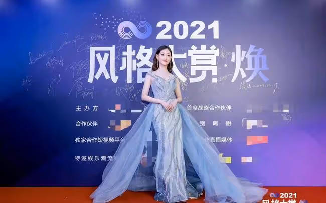 時尚紅毯眾星閃耀！陳數驚艷，陳都靈大秀美背，蔣勤勤個性十足
