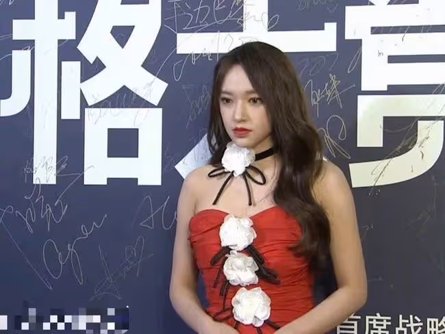 時尚紅毯眾星閃耀!陳數驚艷,陳都靈大秀美背,蔣勤勤個性十足