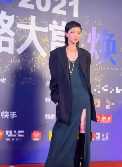 時尚紅毯眾星閃耀!陳數驚艷,陳都靈大秀美背,蔣勤勤個性十足