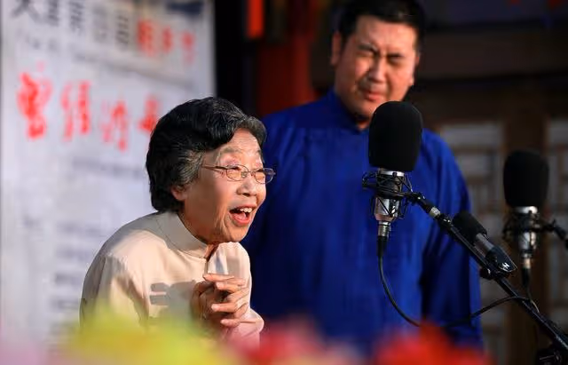 春晚常客陳寒柏,被戲稱為「五姓家奴」,又有誰懂得其背後的苦楚