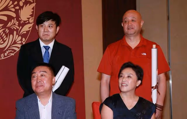 春晚常客陳寒柏,被戲稱為「五姓家奴」,又有誰懂得其背後的苦楚