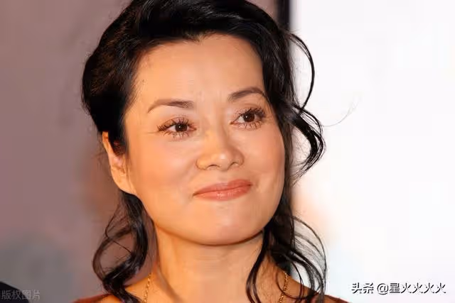 58歲毛阿敏一夜守寡,百億丈夫突然離世,苦命還是旺夫命?