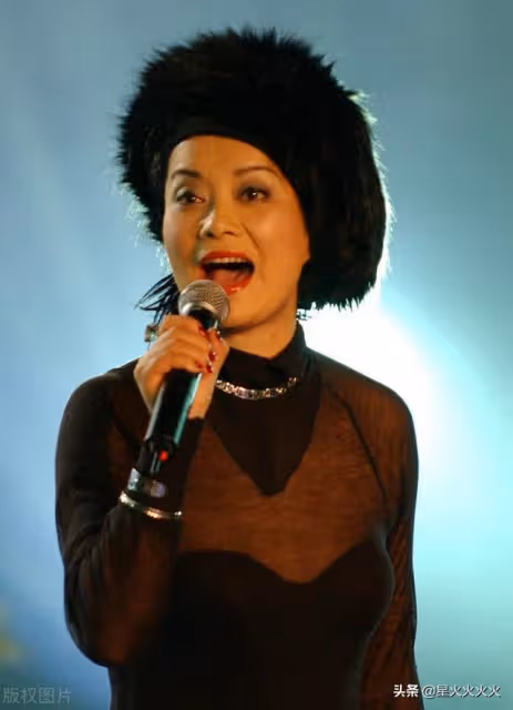 58歲毛阿敏一夜守寡,百億丈夫突然離世,苦命還是旺夫命?
