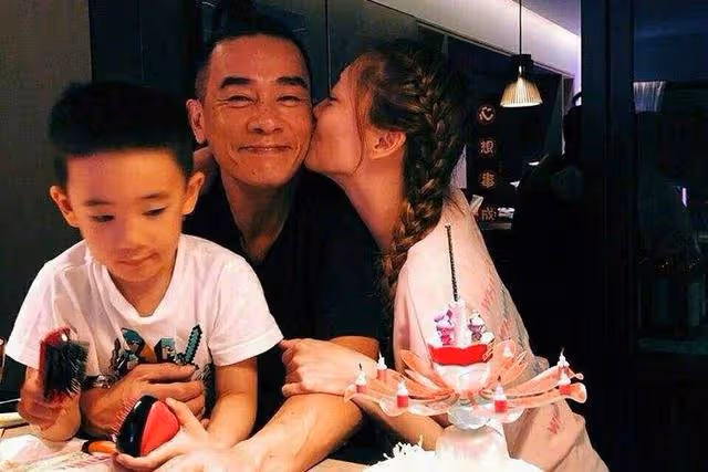 不被看好的11對老夫少妻,年齡差距一個比一個大,有人辦2億婚禮
