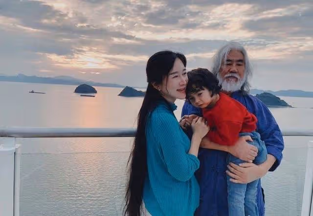 不被看好的11對老夫少妻,年齡差距一個比一個大,有人辦2億婚禮